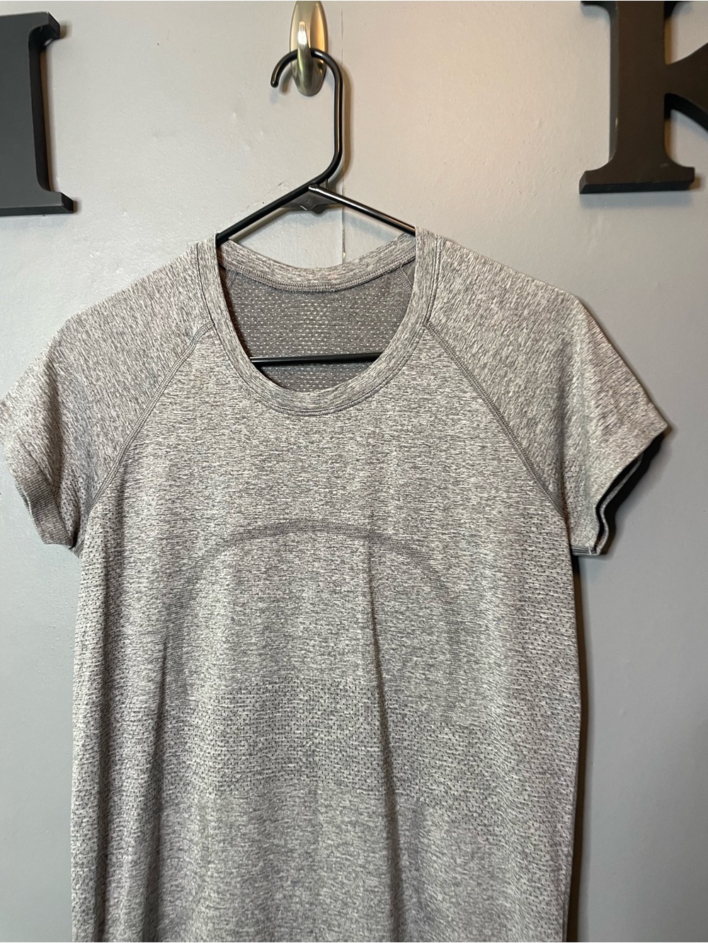 Lululemon Swiftly tech hip length short sleeve Crewneck tee Gray size 10 - Picture 3 of 10